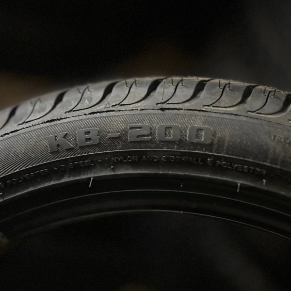لاستیک کویر تایر سایز ۲۱۵/۴۵/۱۸ طرح گل KB200 تولید 2025