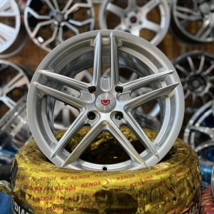 رینگ vossen ووسن ۱۰۶۷ سایز 15/108 نقره‌ای